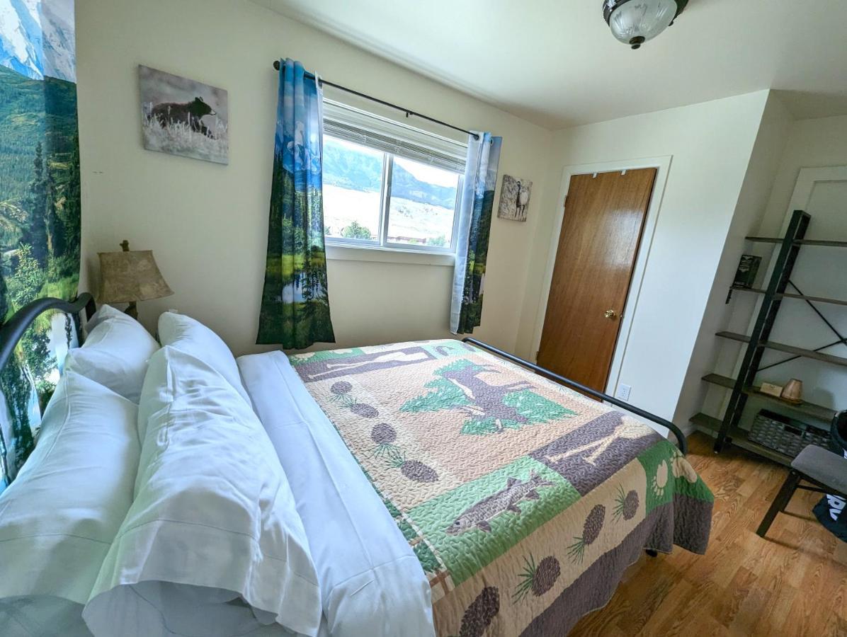 Yellowstone Treasure Guesthouses On The River Gardiner Dış mekan fotoğraf